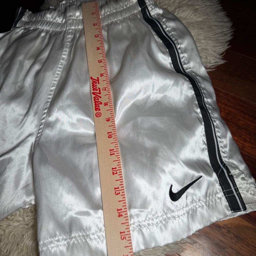 💥 y2k Vintage rare nike white silky shorts unisex small workout gym d5 - Picture 3 of 7